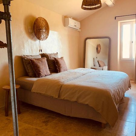 Le Vieux Portail Bed & Breakfast Saint-Saturnin-lès-Apt Dış mekan fotoğraf