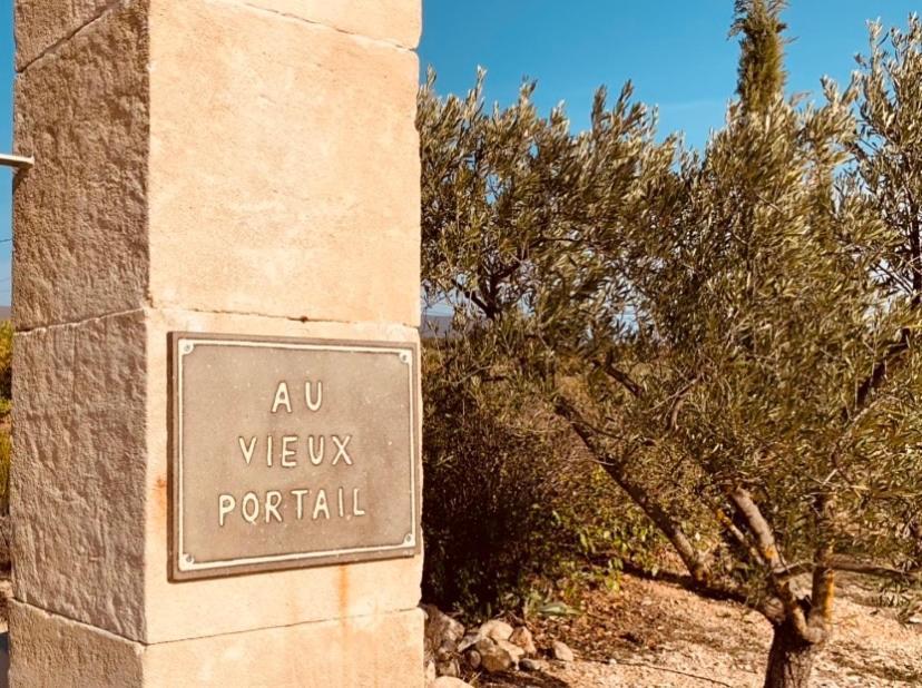 Le Vieux Portail Bed & Breakfast Saint-Saturnin-lès-Apt Dış mekan fotoğraf