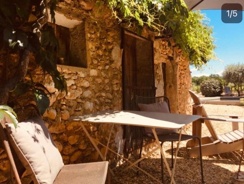 Le Vieux Portail Bed & Breakfast Saint-Saturnin-lès-Apt Dış mekan fotoğraf