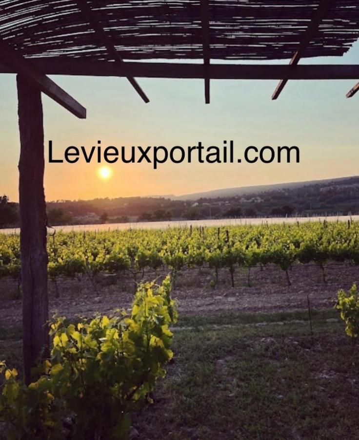 Le Vieux Portail Bed & Breakfast Saint-Saturnin-lès-Apt Dış mekan fotoğraf
