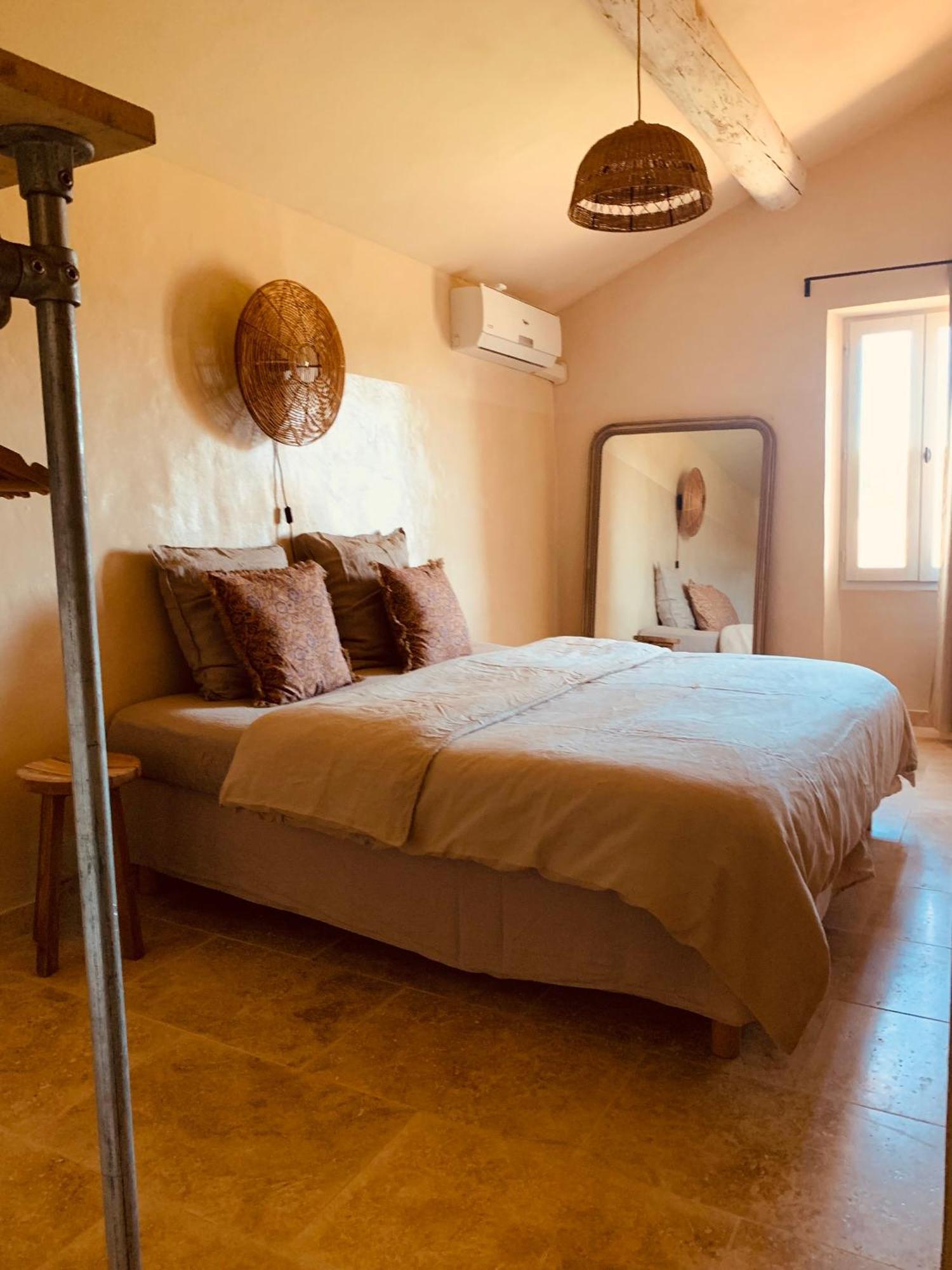 Le Vieux Portail Bed & Breakfast Saint-Saturnin-lès-Apt Dış mekan fotoğraf
