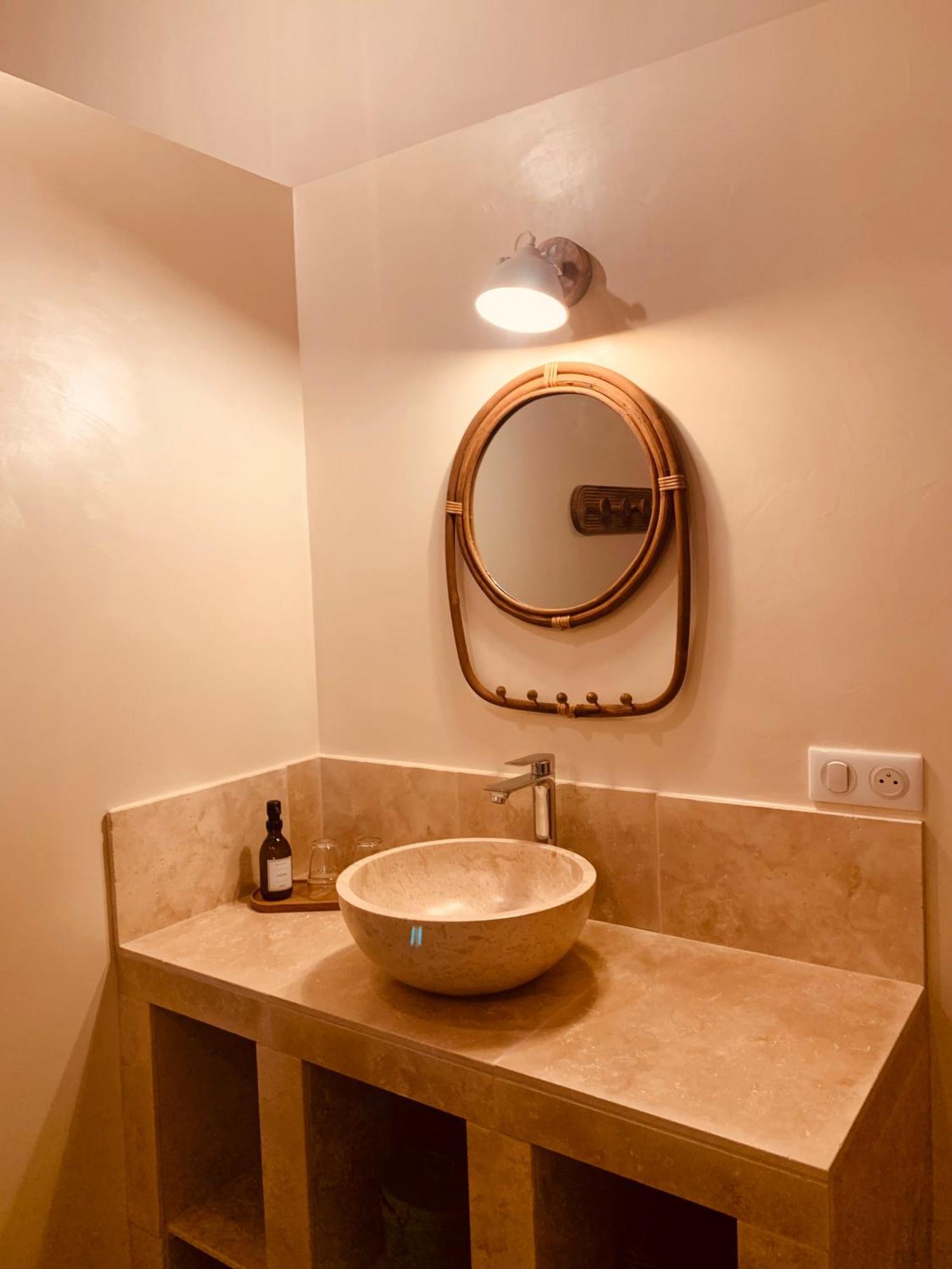 Le Vieux Portail Bed & Breakfast Saint-Saturnin-lès-Apt Dış mekan fotoğraf