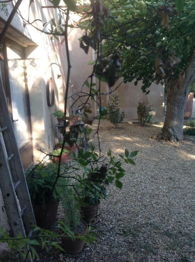 Le Vieux Portail Bed & Breakfast Saint-Saturnin-lès-Apt Dış mekan fotoğraf